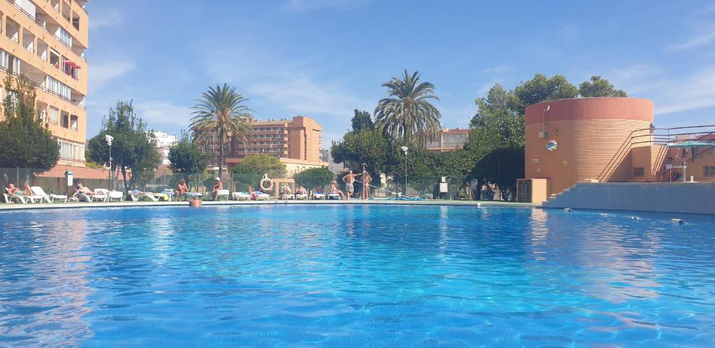 Estudio aire acondicionado 3 piscinas parking y wifi gratuitos - 1