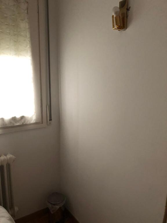 Habitacion doble en Figueres con bano compartido photo