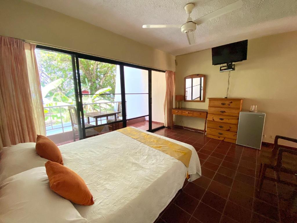 Queen Room with Sea View