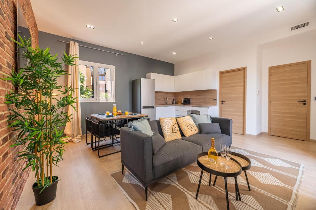 SUPERBE APPARTEMENT AVEC BALCON PROCHE MONACO - 1