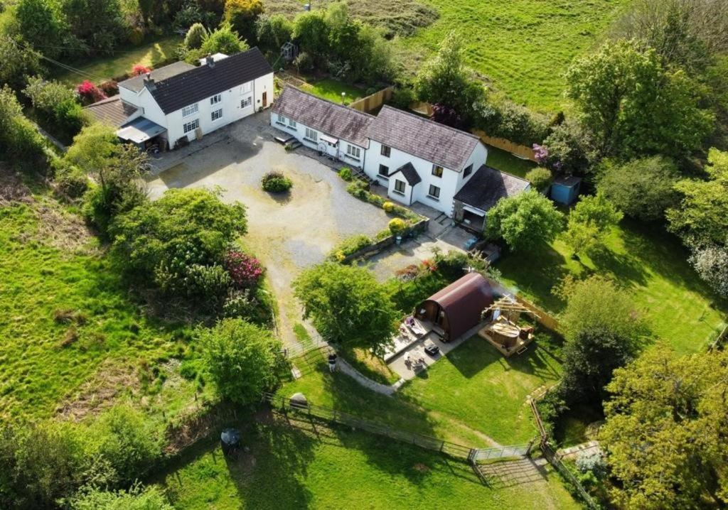 Blaencwm Cottages, Blaenffos photo 4