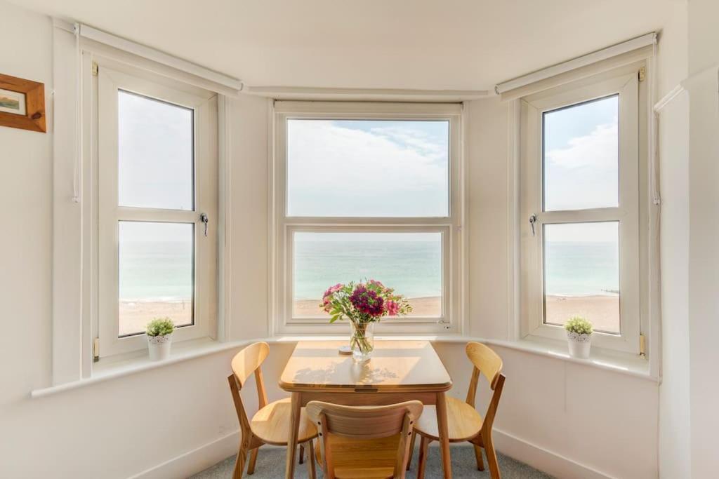 Worthing sea-front 3 bed apartment, Worthing