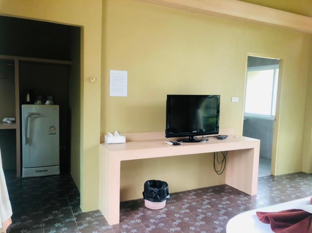 Shared lounge/TV area