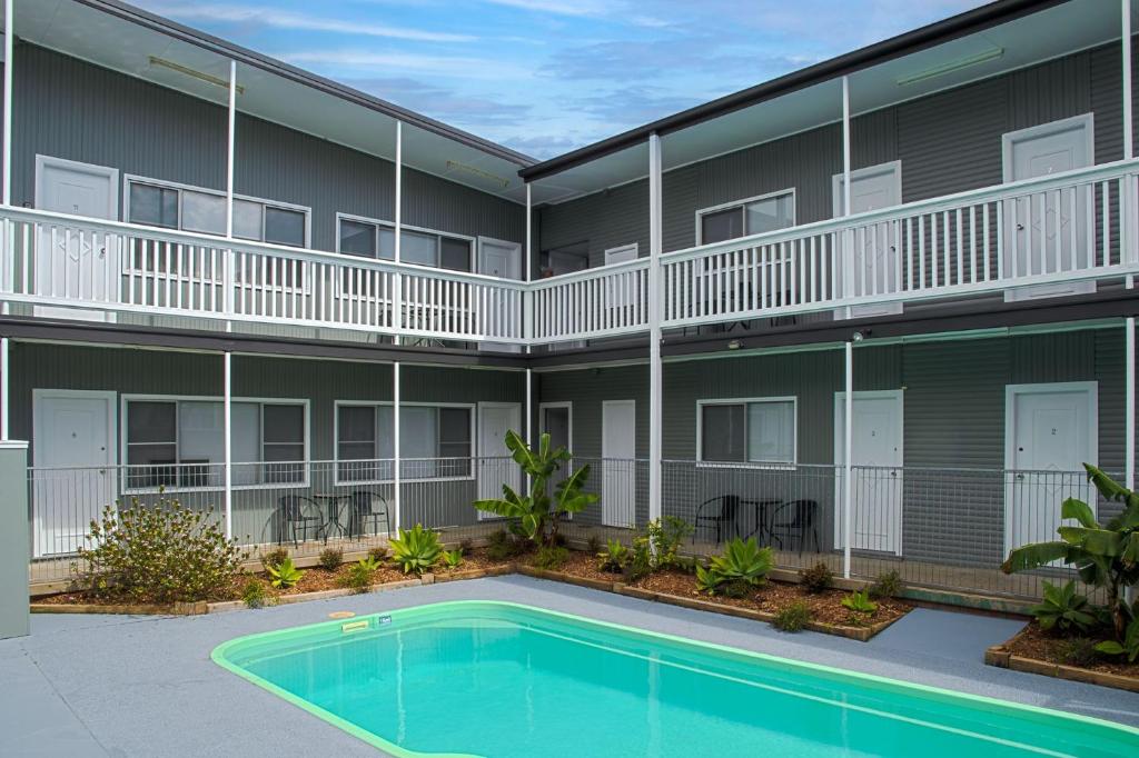 Pacific Motel 10