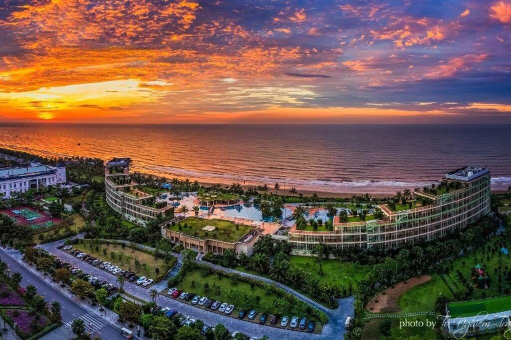 Sea Breeze Villa FLC sang trọng gần biển có bể bơi