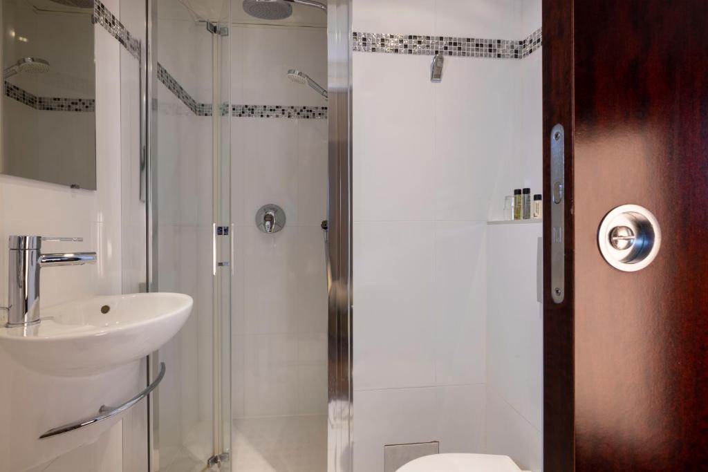 Hotel Abbatial Saint Germain photo
