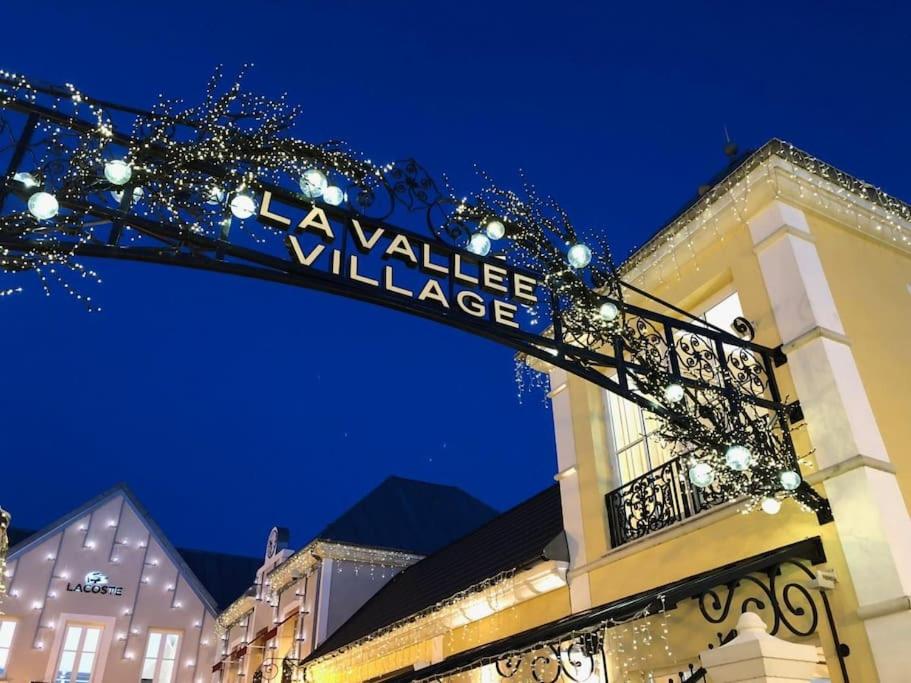 ***Suite Parklane* 5min Disney & Shopping * NEW*** photo
