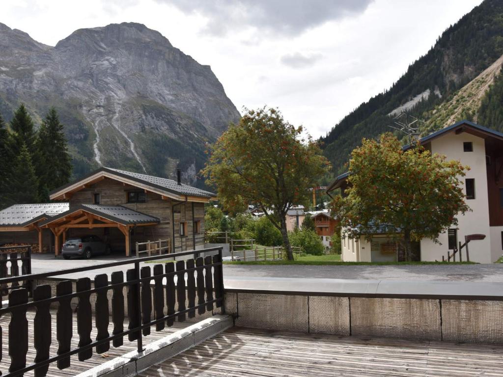 Studio rénové avec grande terrasse ensoleillée - FR-1-464-2 - 2