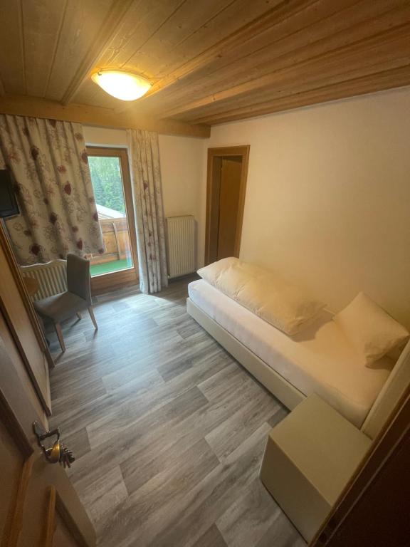 Hotel Edi photo