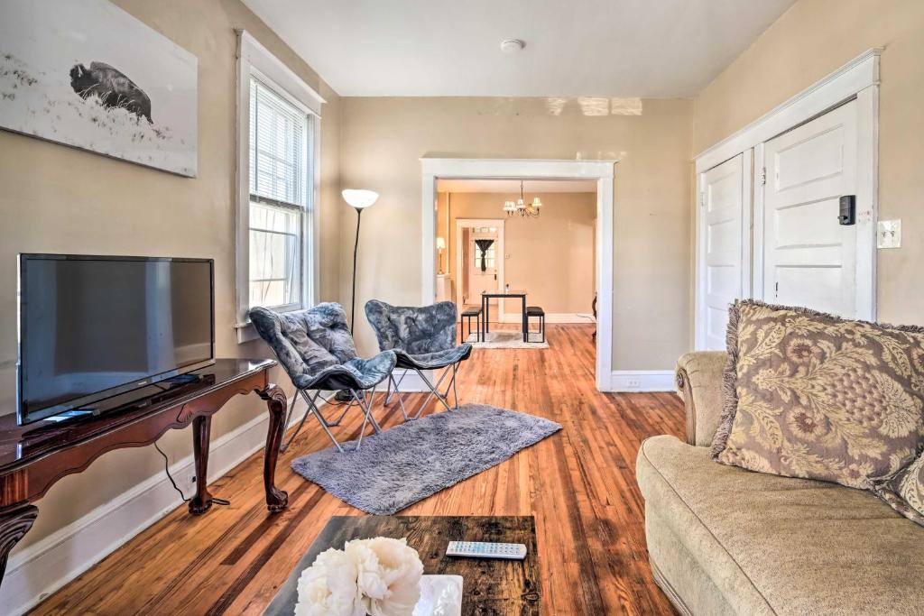 Hagerstown Apt Covered Patio about 1 Mi to Dtwn!