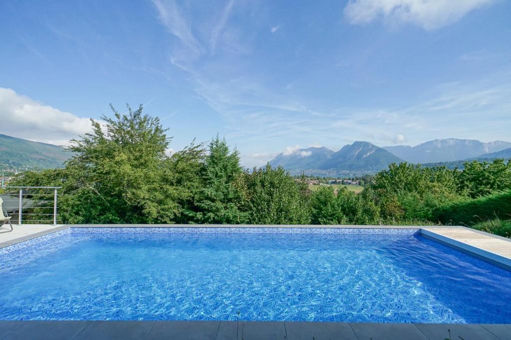 La Petite Montagne - 1