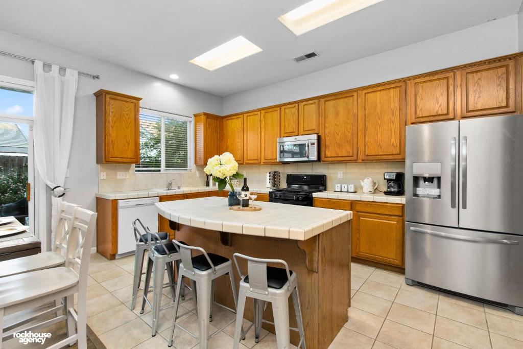 NorthWest Farmhouse photo