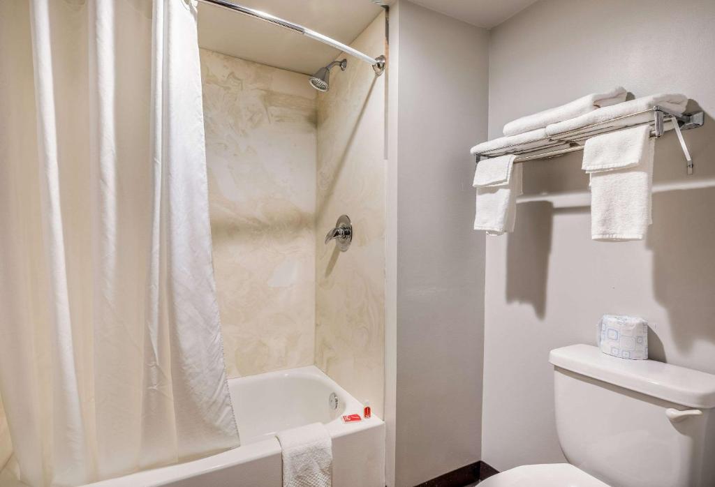 Econo Lodge Milwaukee Airport Milwaukee photo