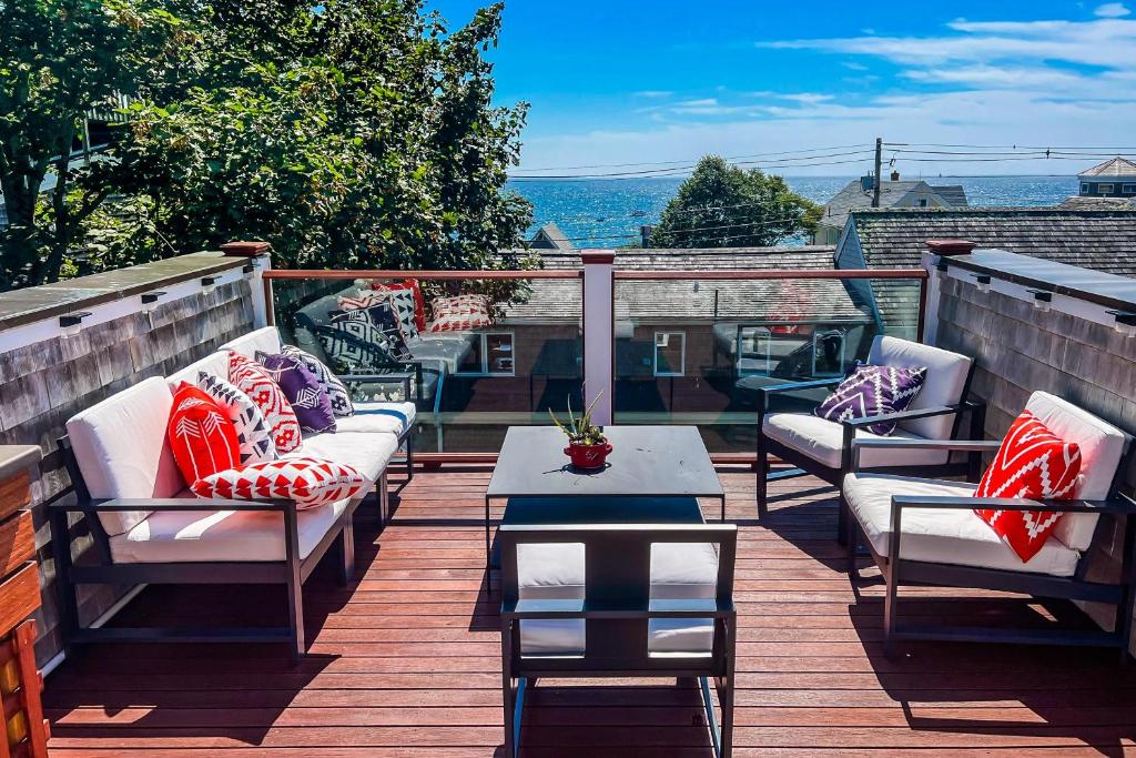 Penthouse on Commercial