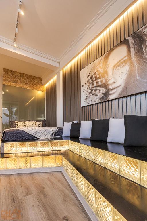 HomestayCHAT - Black&amp;White1 - NetflixTV — Hotel in Hanoi