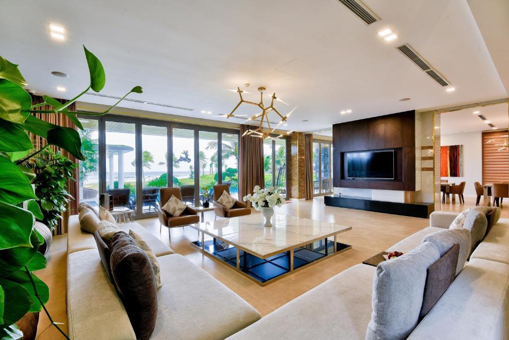 Luxury Pool Villa Close To The Private Beach