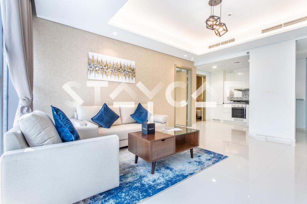 Staycae Holiday Homes - Paramount Midtown — Hotel in Dubai
