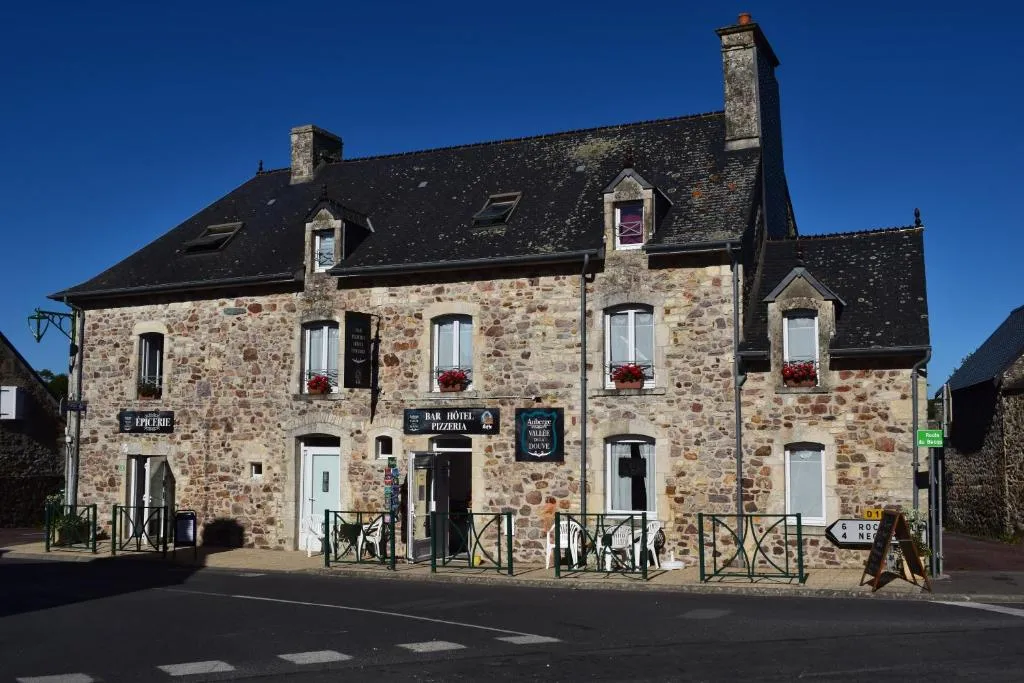 Auberge de la vallée de la douve，位于L'Etang-Bertrand的酒店