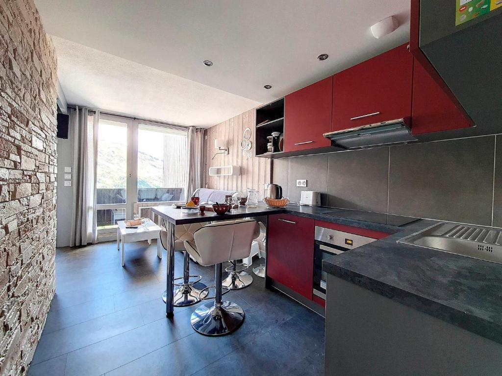 Appartement moderne rénové au pied des pistes avec balcon - FR-1-344-896 - 4