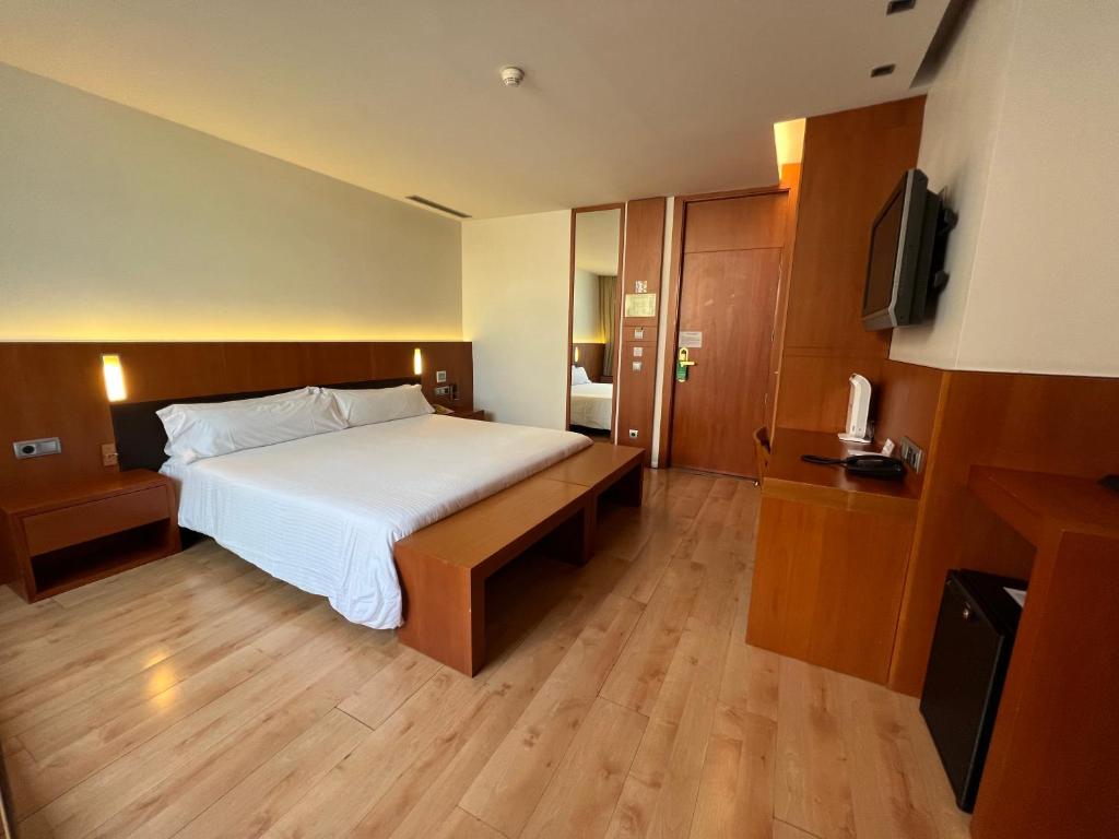 Hotel Lleó — Hotel rooms in Barcelona, Catalonia