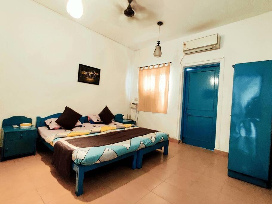 1 BHK at City centre, touch to Road & Shopping hub photo