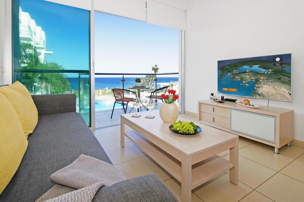 VERONICA - Coralli Beachfront Apartment, Protaras