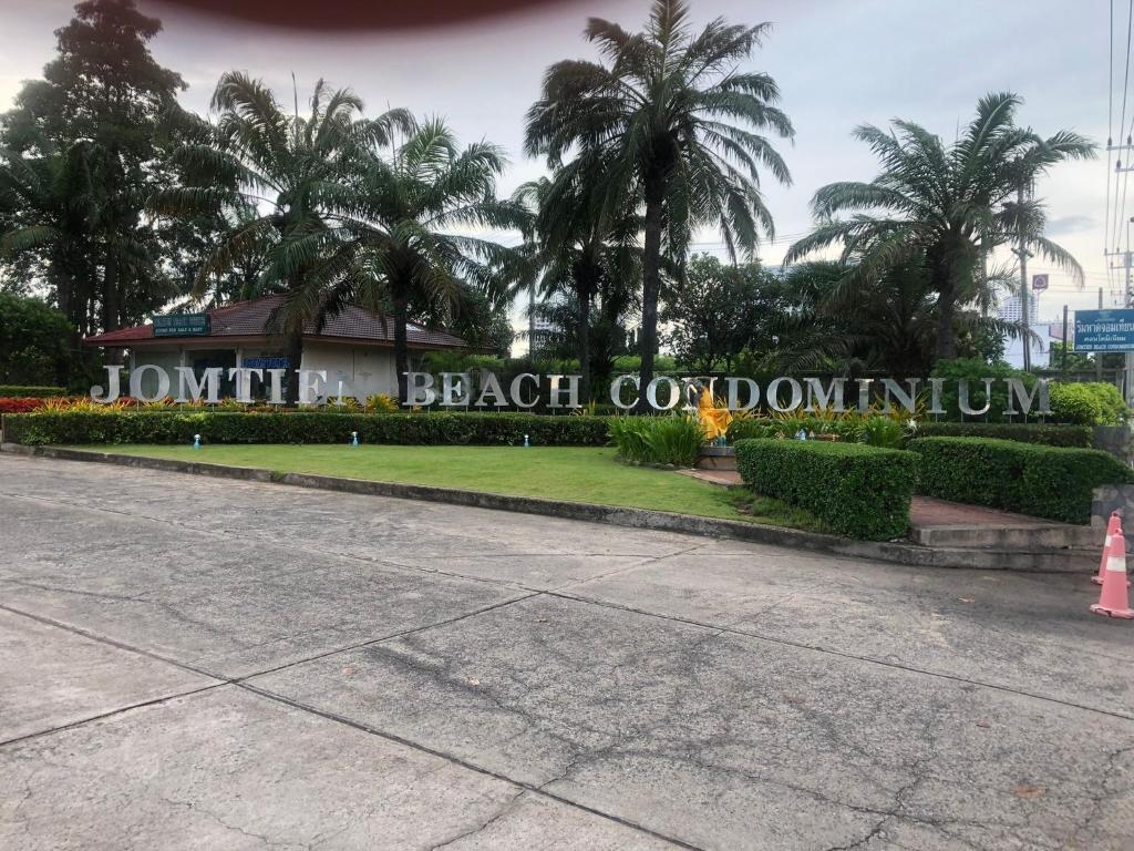 Live the beachlife in Jomtien Beach Condo, Pattaya photo