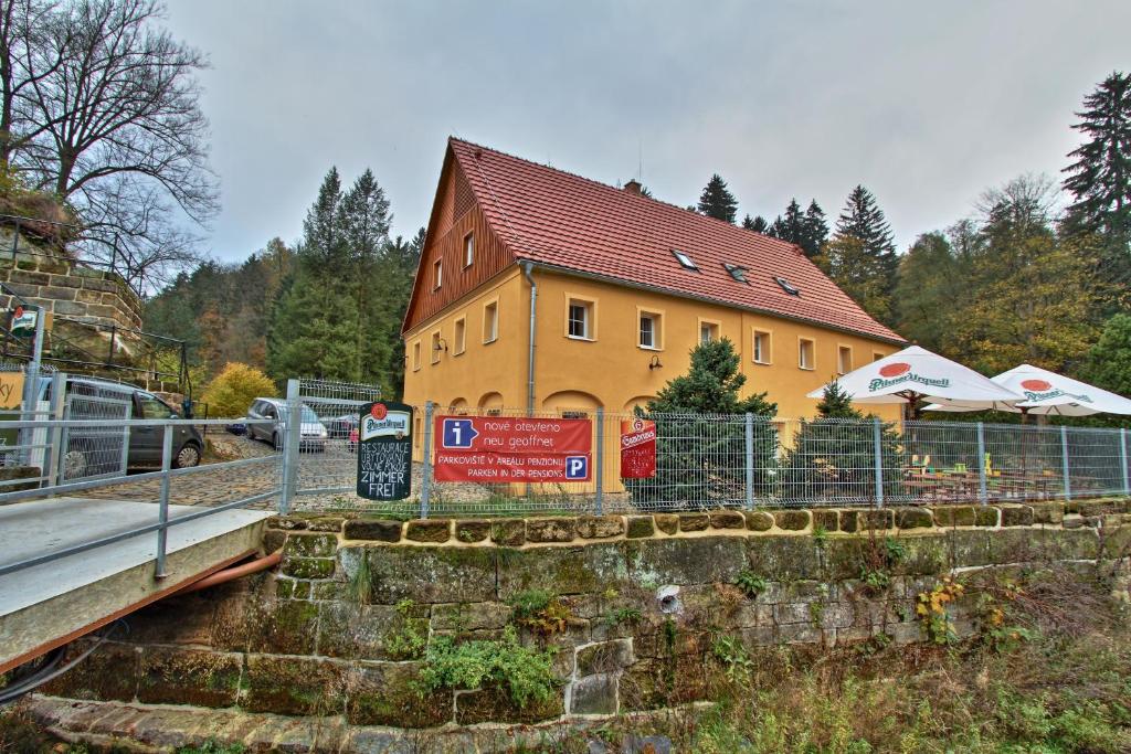 Penzion U Vyhlidky — Hotel in Chribska