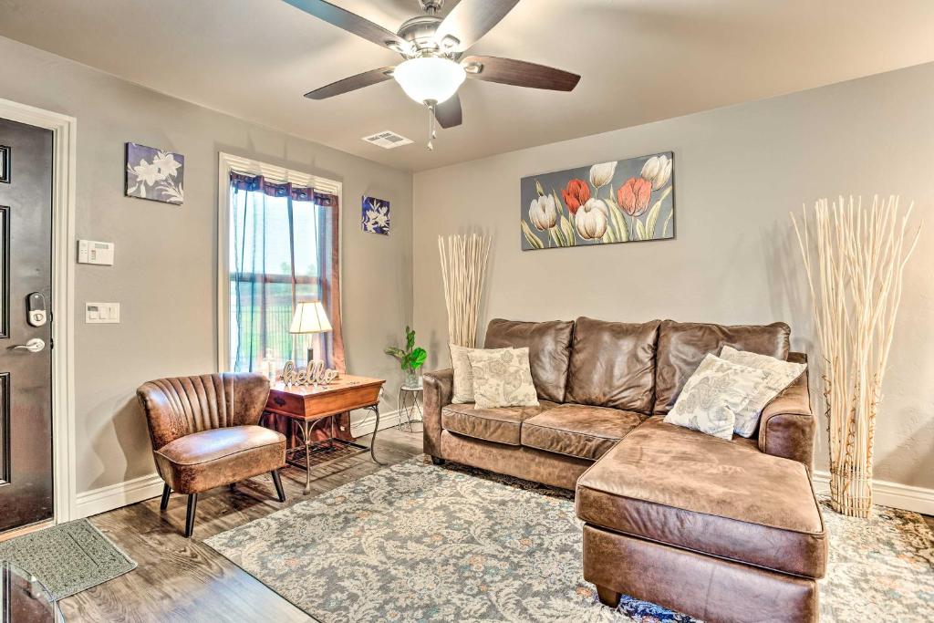 Charming and Cozy Apartment Less Than 10 Mi to Dtwn OKC