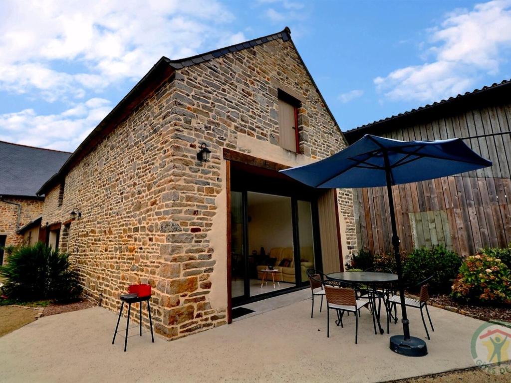 Gîte Saint-Aubin-du-Cormier, 2 pièces, 3 personnes - FR-1-538-14