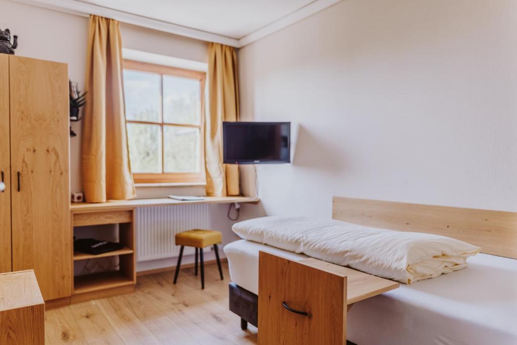 Landhotel Gschirnwirt photo