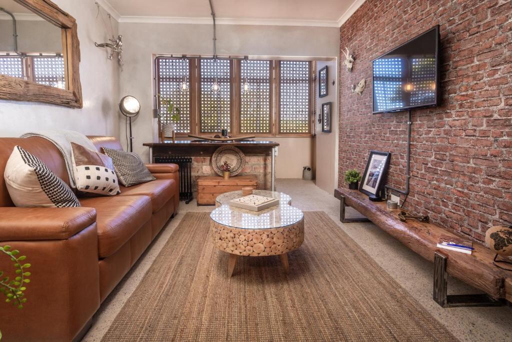 TnT on Main, Hermanus