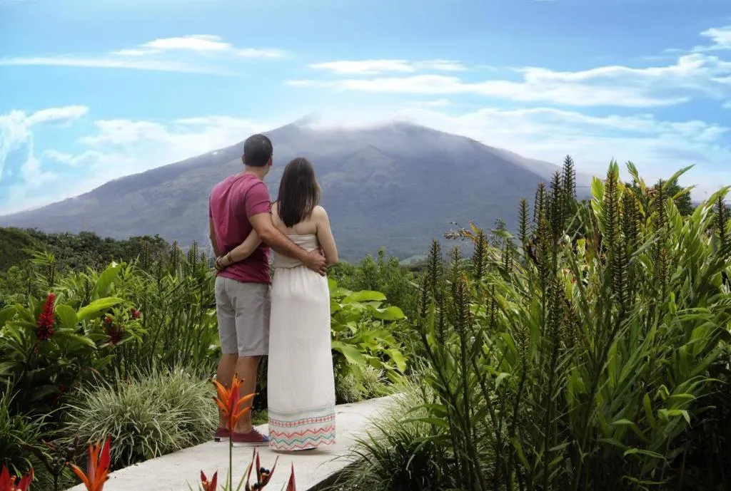 Colinas del Miravalles Hotel & Hot Springs, hotel in Guayabos