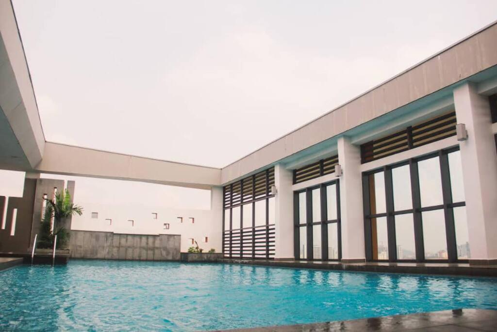 Double Storey PJ5 Soho Balcony Pool WIFI Netflix Field View photo