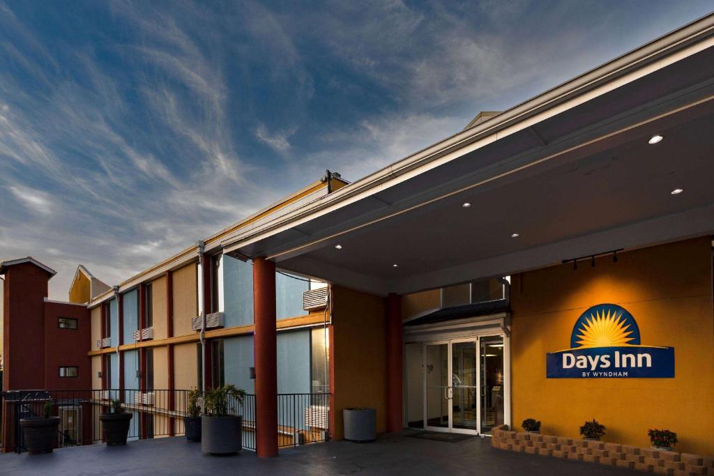 Days Inn by Wyndham Atlanta Airport West/East Point photo