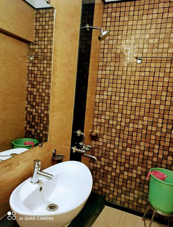 Hotel Rohit & Swaad Resto photo