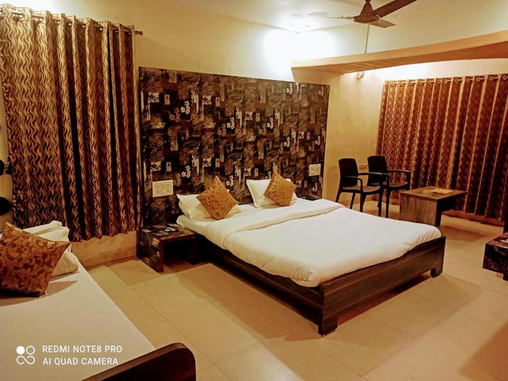 Hotel Rohit & Swaad Resto photo