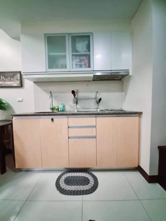 101 condo furnished walking distance NIAA 3 photo