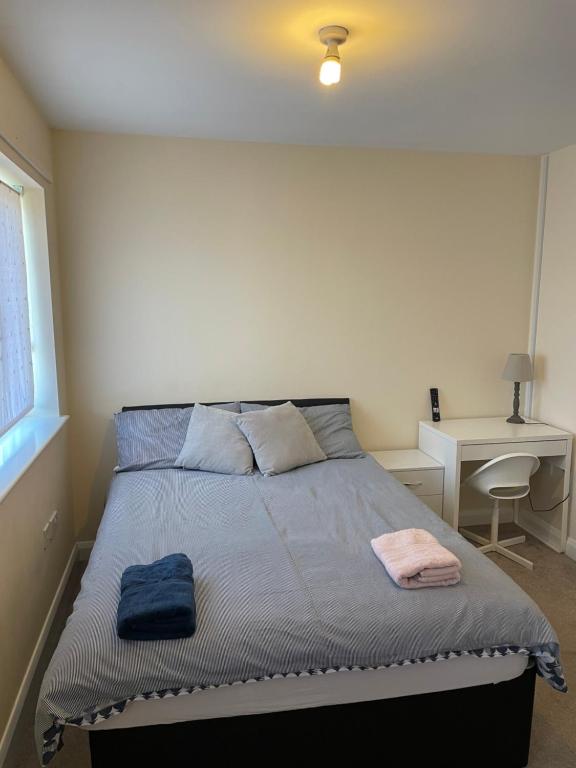 Private Rooms In A Cheerful 4-Bedroom Town House 전경