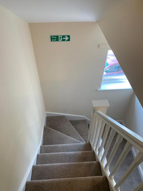 Private Rooms In A Cheerful 4-Bedroom Town House photo