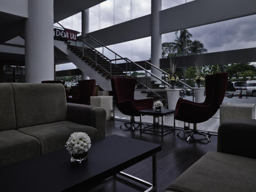 Shared lounge/TV area