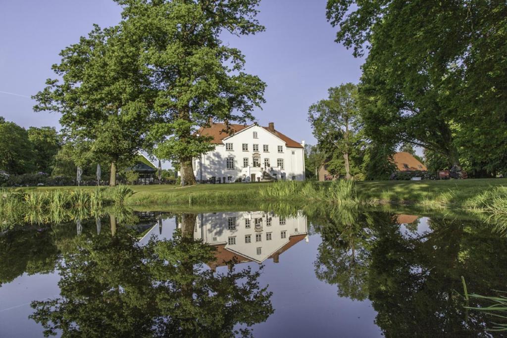 Hotel & Gastehaus Gut Kaden photo