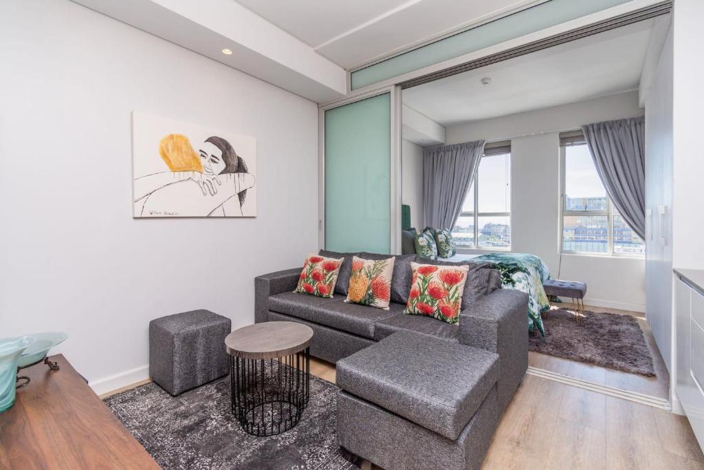 Modern Studio Apartment off Bree Street — Hotel in Cape Town