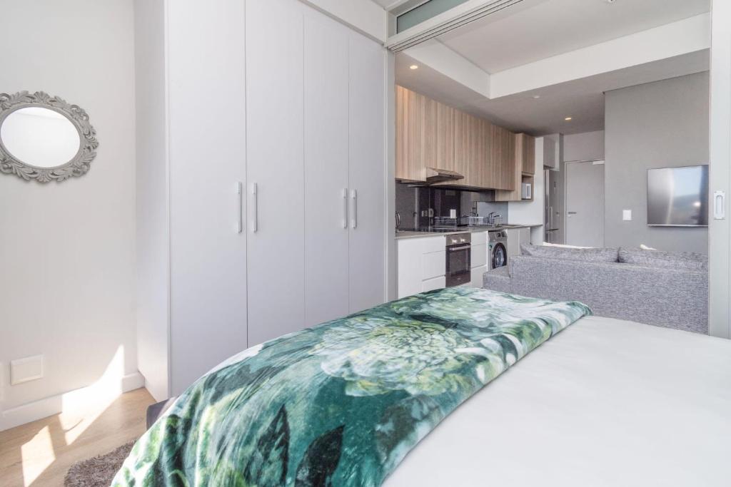 Modern Studio Apartment off Bree Street photo