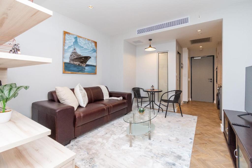 Luxury Foreshore Studio photo