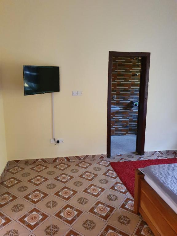 SUPERIOR APARTMENT, 2 MASTER ENSUITE BEDROOMS, WIFI, LARGE LIVING ROOM, 3 BATHS, 3 TOILETS, HOT WATE photo
