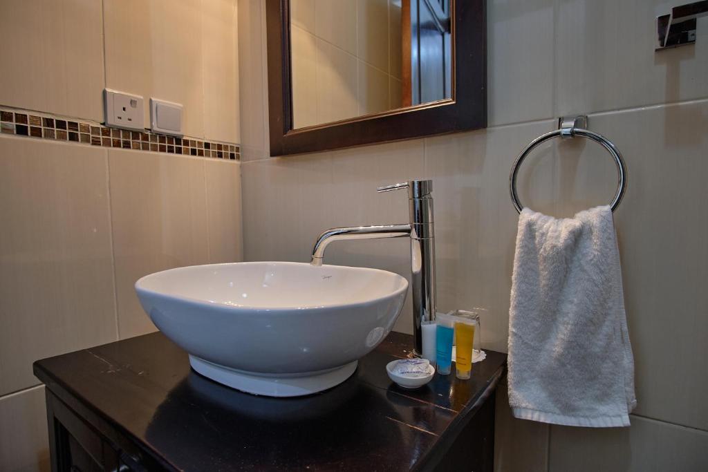 The Highbridge Guest Lodge photo