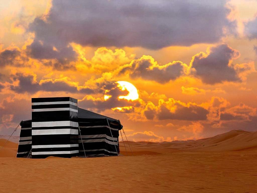 Arab desert camp photo