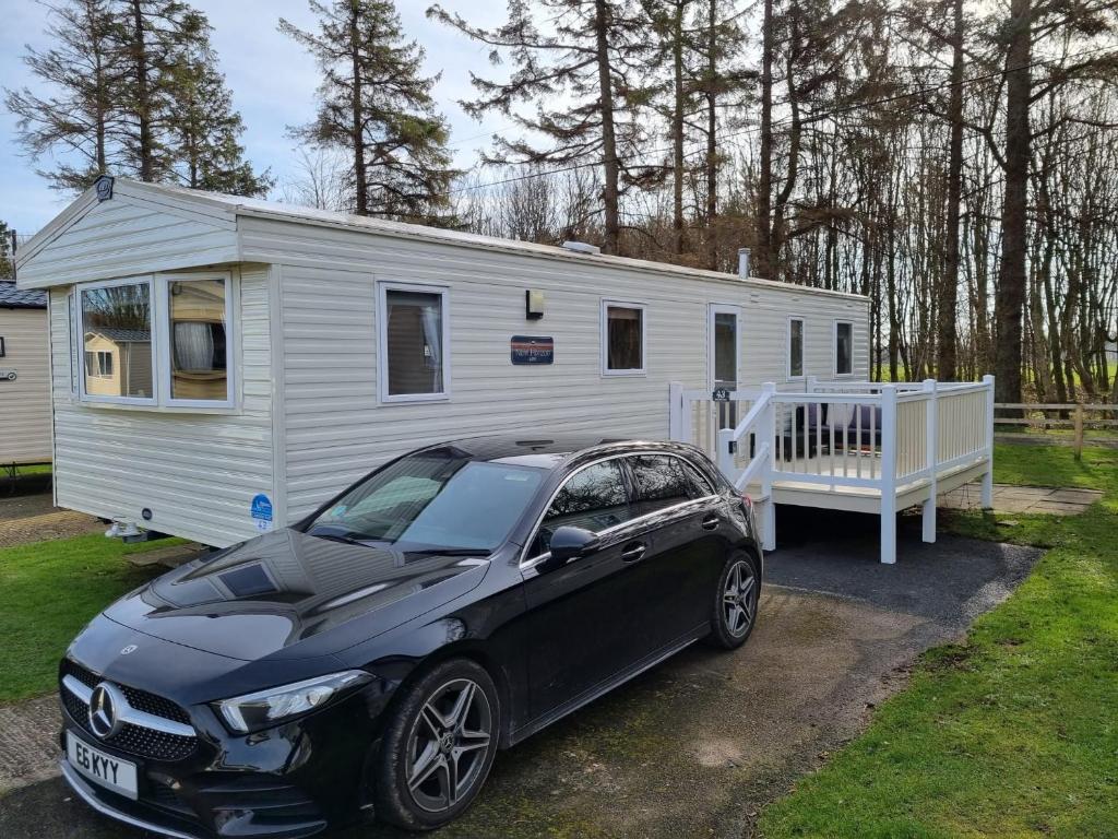 Lake side getaway 8 berth