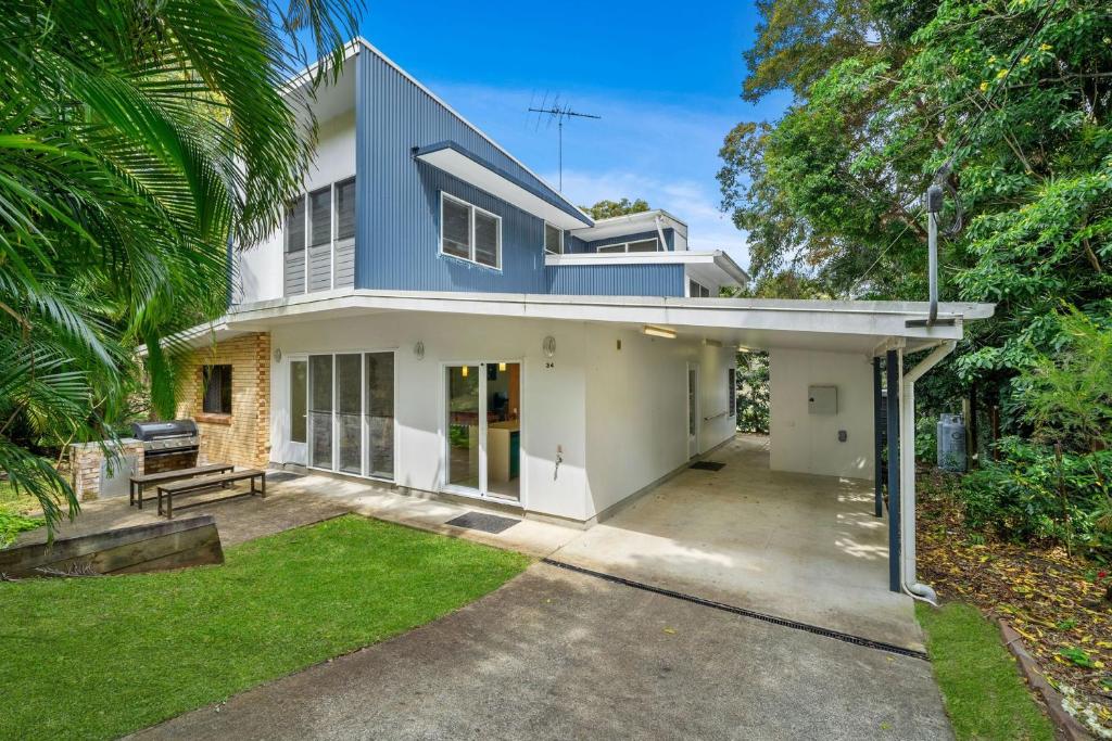 Whispering Trees by Discover Stradbroke, Point Lookout